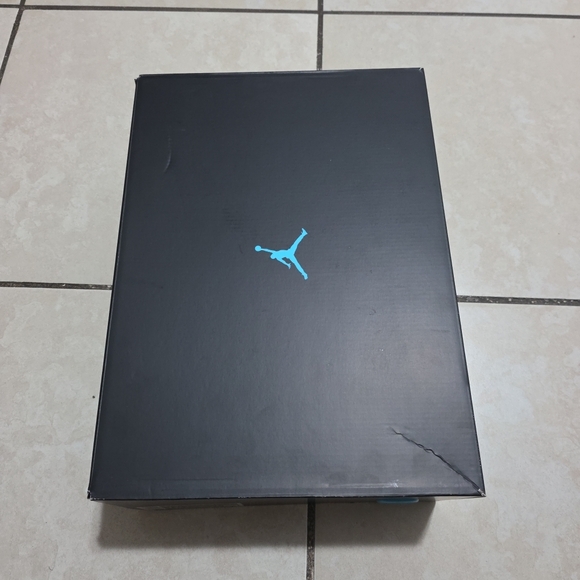 Empty Shoe Box - Picture 4 of 7